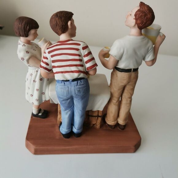 Norman rockwell Figurine. - Picture 2 of 3